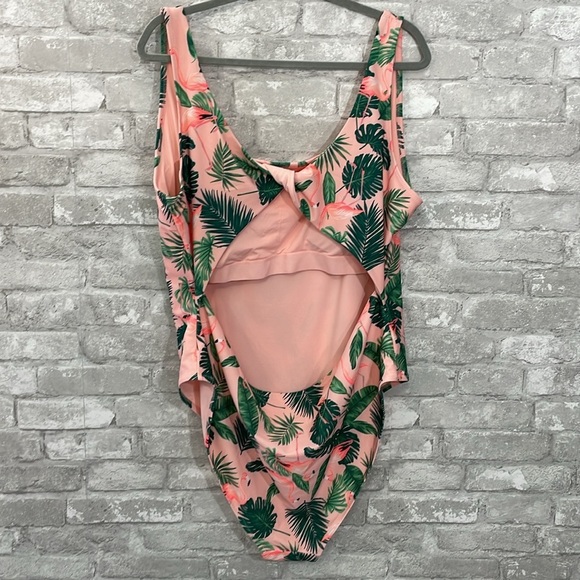 Old Navy Flamingo Twist-Back Cutout One-Piece Swimsuit - Picture 3 of 8